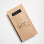 Καφέ χάρτινη συσκευασία με λογότυπο