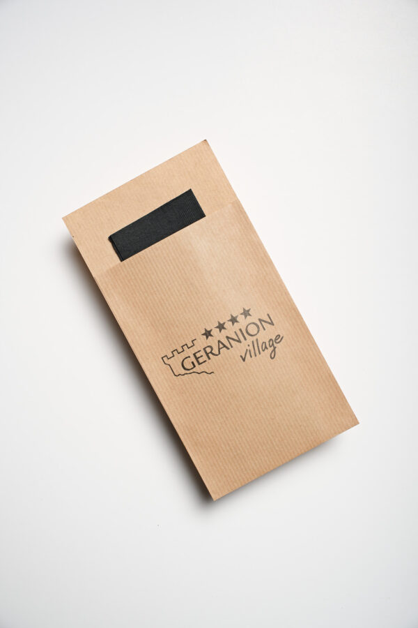 Καφέ χάρτινη συσκευασία με λογότυπο