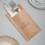 Θήκη για μαχαιροπήρουνα με χαρτοπετσέτα και εκτυπωμένο το λογότυπο σας