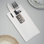 Μαχαιροπίρουνα σε επώνυμο λευκό φάκελο