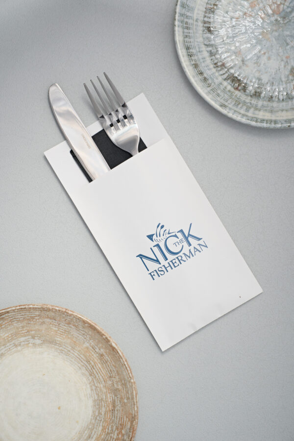 Μαχαιροπίρουνα σε επώνυμη θήκη εστιατορίου