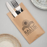 Θήκη για μαχαιροπήρουνα με χαρτοπετσέτα και εκτυπωμένο το λογότυπο σας